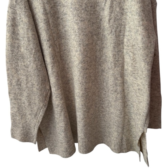 NEW Time and Tru Deep V-Neck Cozy Extremely Soft Sweater Color Oatmeal Size XL - Picture 7 of 11